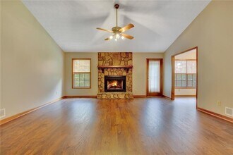 303 Cacique Ct in Woodstock, GA - Building Photo - Building Photo