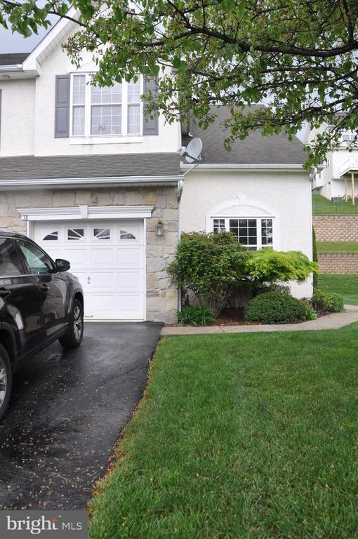 38 Madison Way in Downingtown, PA - Building Photo - Building Photo