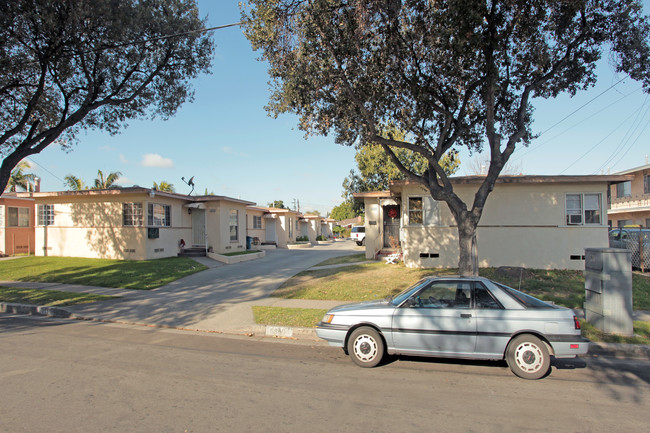 6809 Heliotrope Ave in Bell, CA - Building Photo - Building Photo