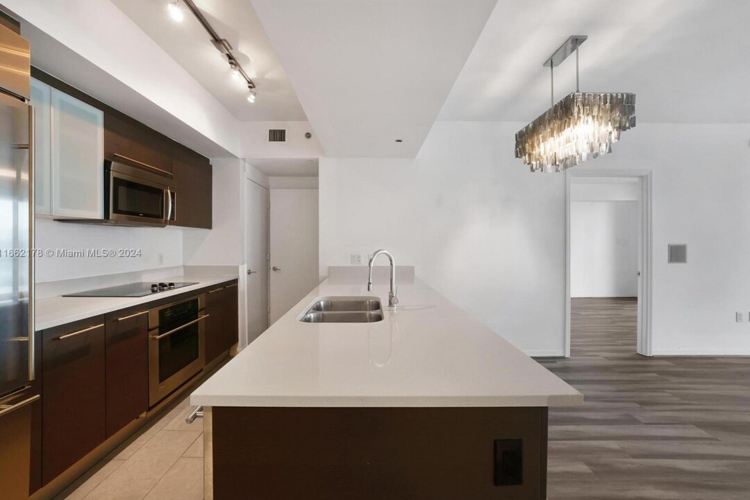 55 SE 6th St, Unit 2105 in Miami, FL - Foto de edificio