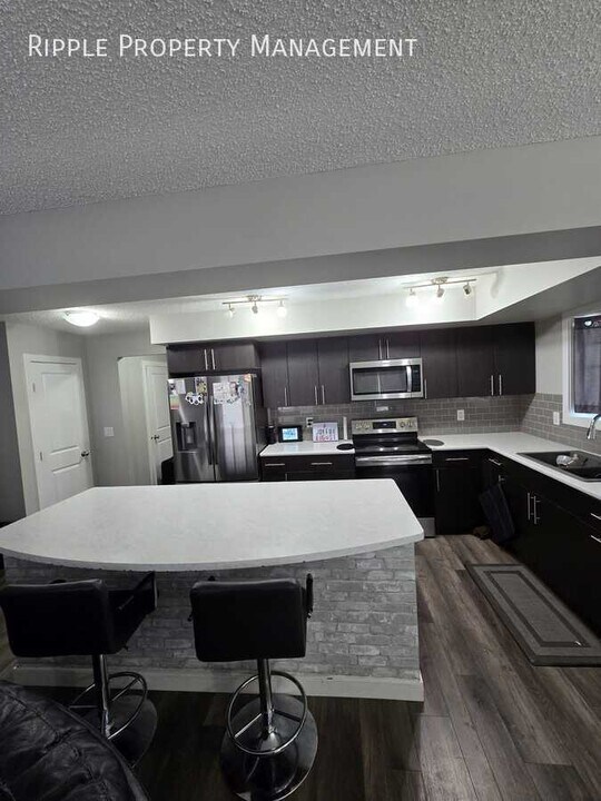 1512-1202 202 St NW in Edmonton, AB - Building Photo