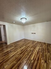 1001 N Dove Ave in Boise, ID - Building Photo - Building Photo