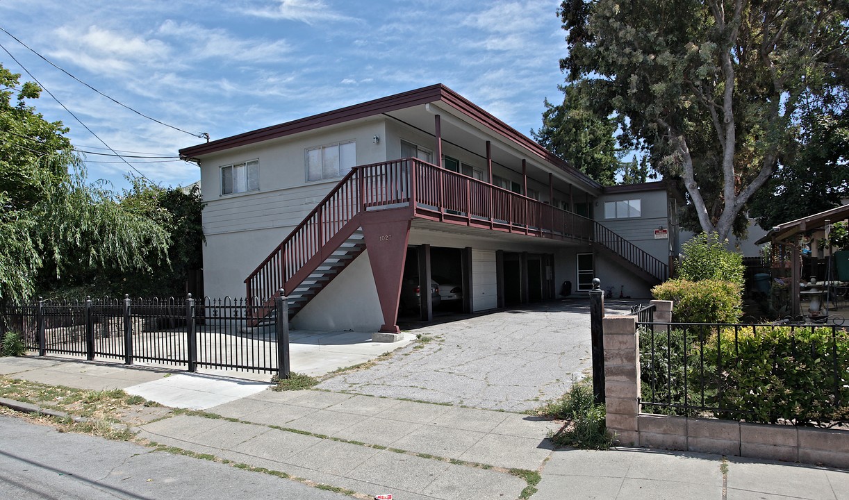 1027 Clinton St in Redwood City, CA - Building Photo