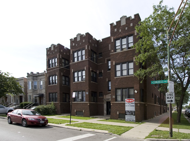 5263 W Congress Parkway in Chicago, IL - Building Photo - Building Photo