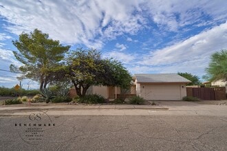 2230 S Greasewood Rd in Tucson, AZ - Building Photo - Building Photo