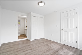 102 S West St in Alexandria, IN - Foto de edificio - Building Photo