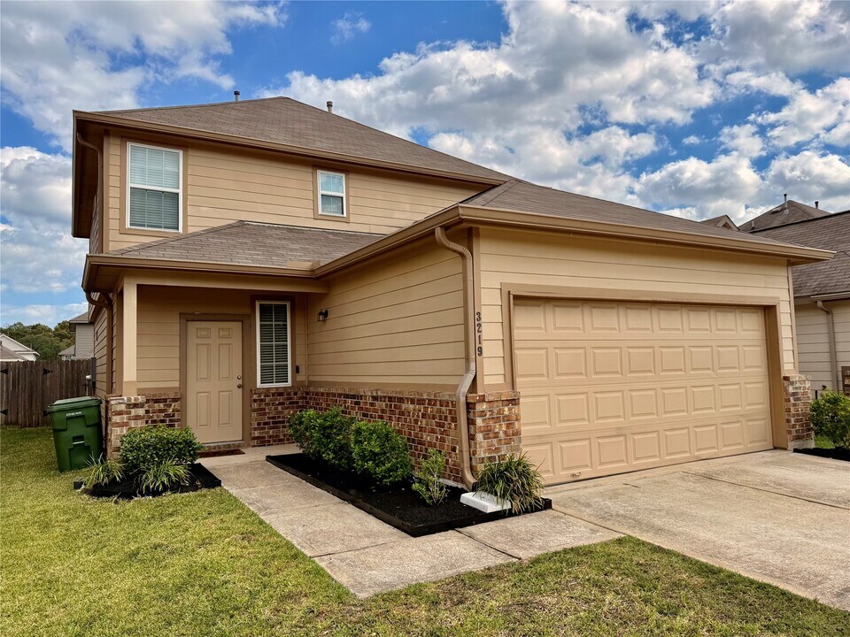 3219 Atascocita Vale Dr in Humble, TX - Building Photo