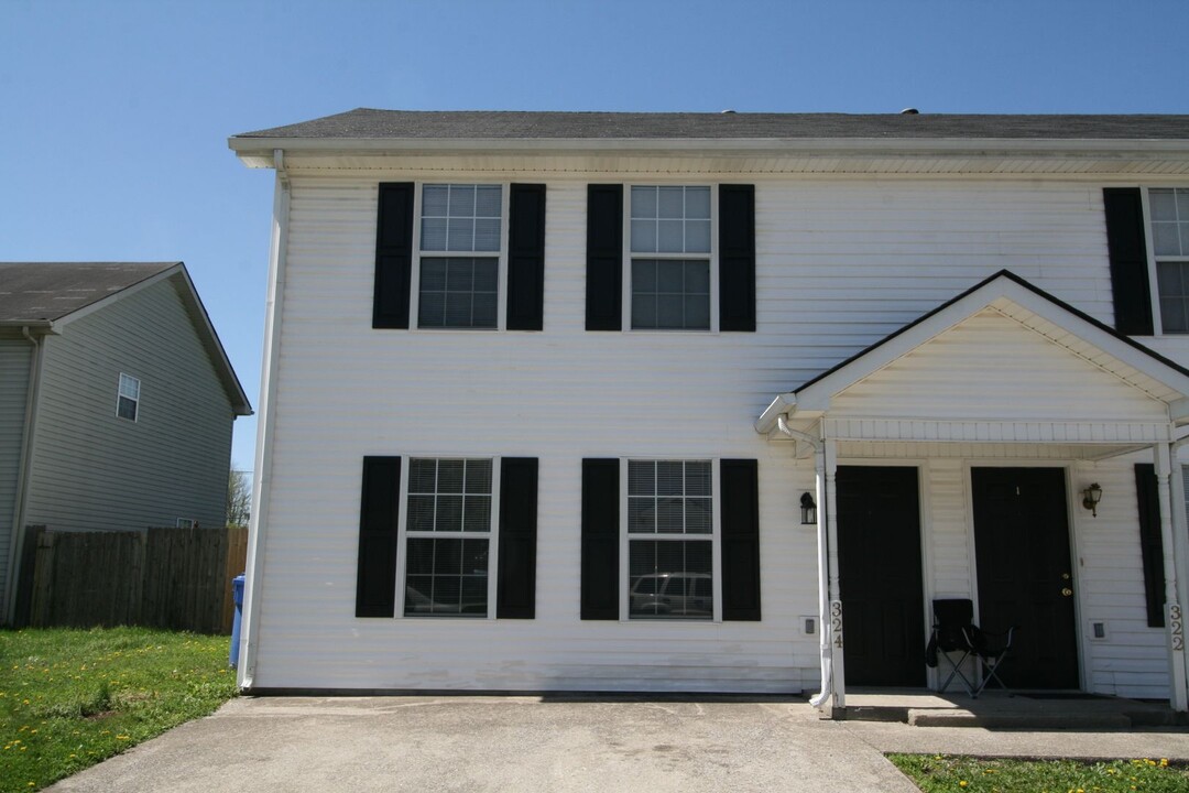 324 Turfway Dr in Lexington, KY - Building Photo