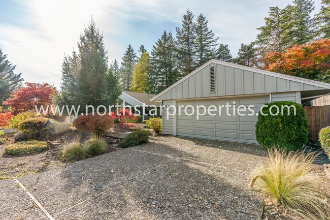 236 Greenridge Dr in Lake Oswego, OR - Building Photo - Building Photo