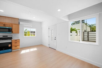 1338 Ruberta Ave in Glendale, CA - Foto de edificio - Building Photo