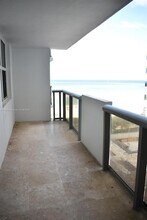 6039 Collins Ave, Unit 914 in Miami Beach, FL - Building Photo - Building Photo