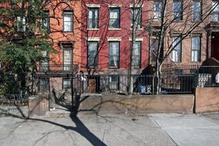 139 Clinton Ave in Brooklyn, NY - Building Photo