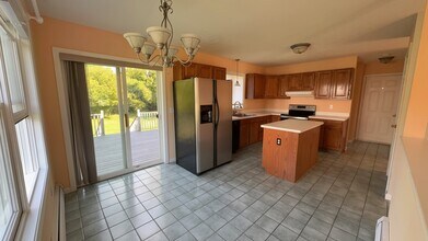 43 Walek Farms Rd in Manchester, CT - Building Photo - Building Photo