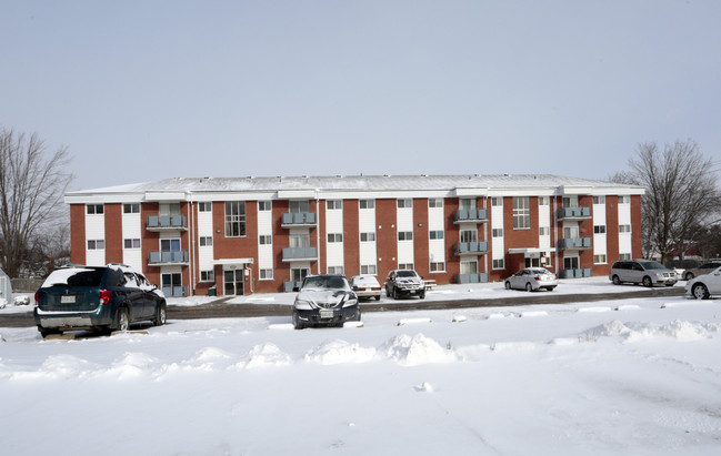 Parkside Apartments in Waterloo, ON - Building Photo - Building Photo