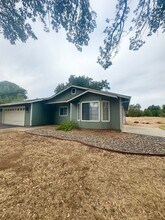 1040 Michael Ln in Redding, CA - Building Photo - Building Photo