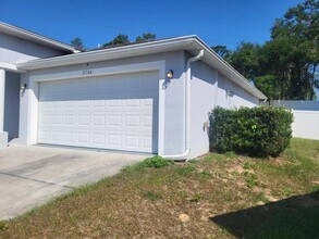 37146 Highland Bluff Cir in Dade City, FL - Building Photo - Building Photo