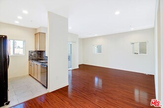 12132 Hart St in Los Angeles, CA - Building Photo - Building Photo