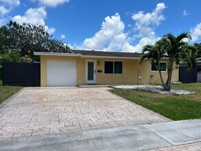 9417 SW 52nd St in Cooper City, FL - Building Photo - Building Photo
