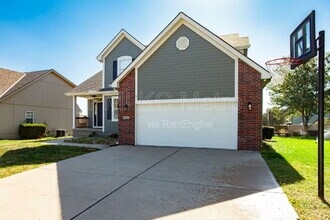 833 SE 11 Terrace in Lee's Summit, MO - Foto de edificio - Building Photo