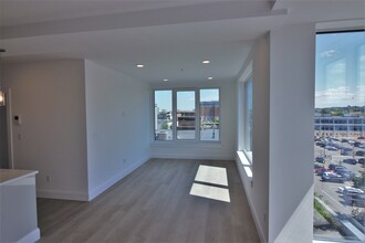 1 Newcomb St, Unit 1 in Boston, MA - Building Photo - Building Photo