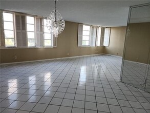 7001 Environ Blvd in Lauderhill, FL - Building Photo - Building Photo