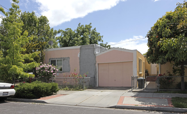 1208 St. Francis St in Redwood City, CA - Building Photo - Building Photo