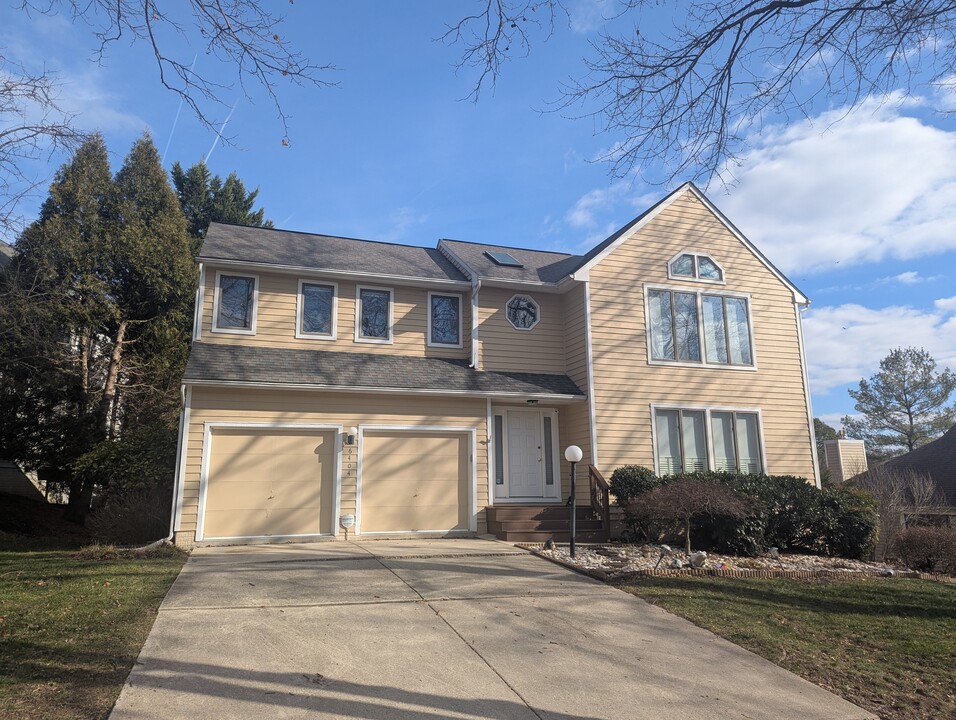 6404 Tree Top Cir in Columbia, MD - Building Photo