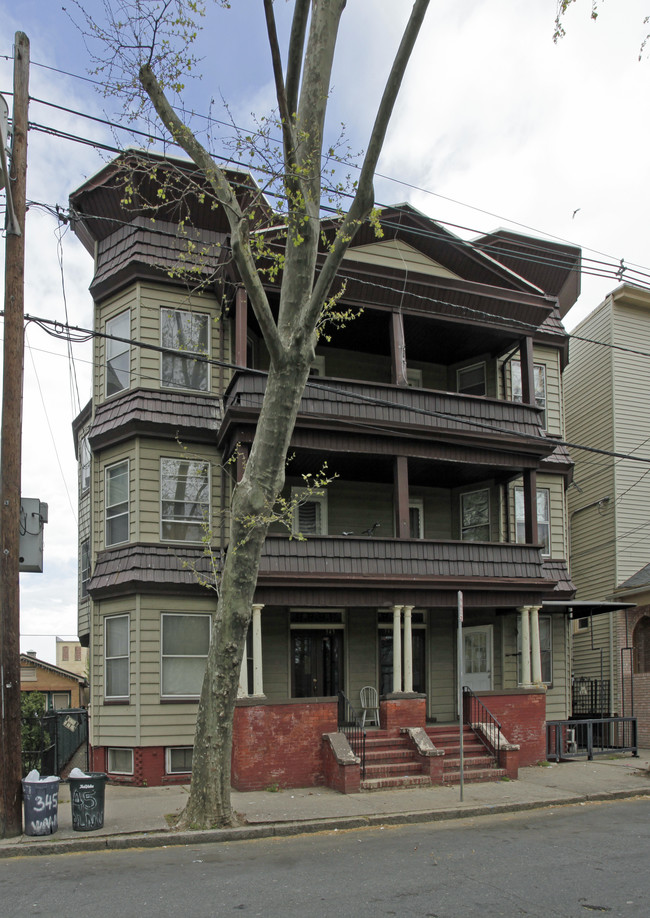 345 Walnut St in Newark, NJ - Foto de edificio - Building Photo