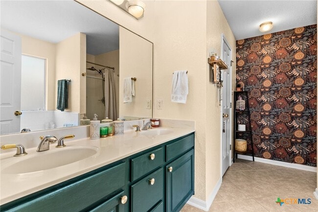 property at 804 Woodhollow Dr