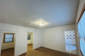 9515 S Ave N in Chicago, IL - Building Photo - Building Photo
