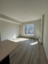 700 Shawnee Sq SW in Calgary, AB - Building Photo - Building Photo