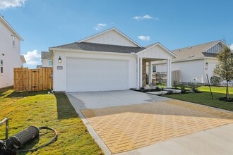 1004 Yaupon Holly Dr in Georgetown, TX - Foto de edificio - Building Photo