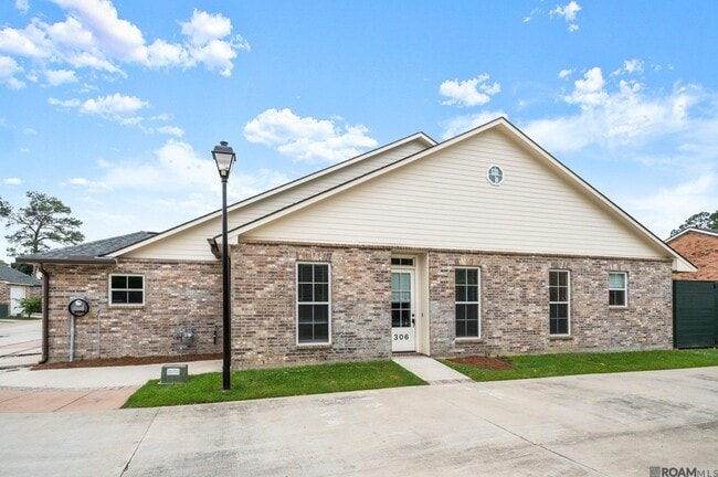 306 St Thomas Ln