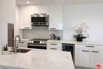 8535 W Knl Dr in West Hollywood, CA - Building Photo - Building Photo