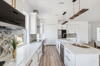 8622 Inwood Dr in Hudson, FL - Building Photo - Building Photo