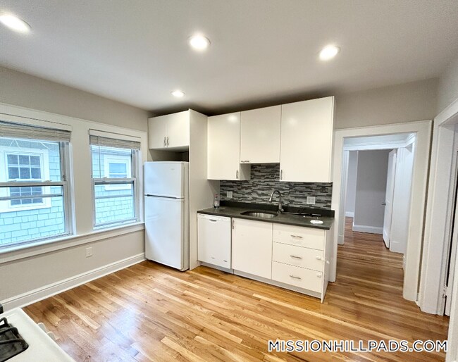 120 Hillside St, Unit 2