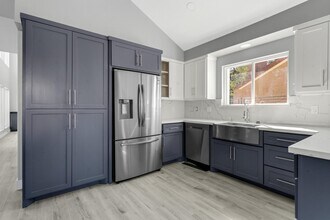 10710 Shawnbrook Dr in Houston, TX - Building Photo - Building Photo