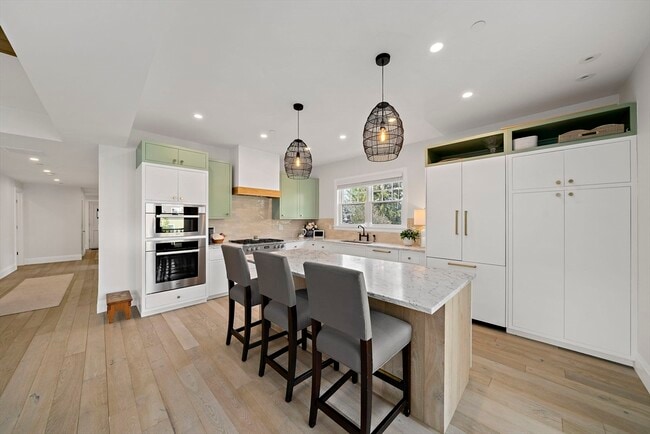 144 Linden St in Wellesley, MA - Building Photo - Building Photo