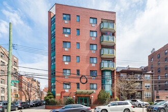 4133 Parsons Blvd in Flushing, NY - Building Photo - Building Photo