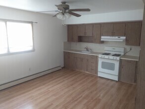205 Rowland Ave, Unit 2 in Clifton, NJ - Building Photo - Building Photo