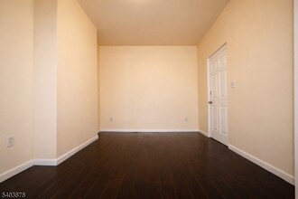 184 S 6th St in Newark, NJ - Foto de edificio - Building Photo