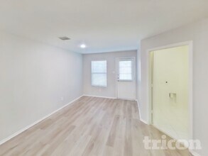 439 Eisenhower Ln in Lavon, TX - Foto de edificio - Building Photo