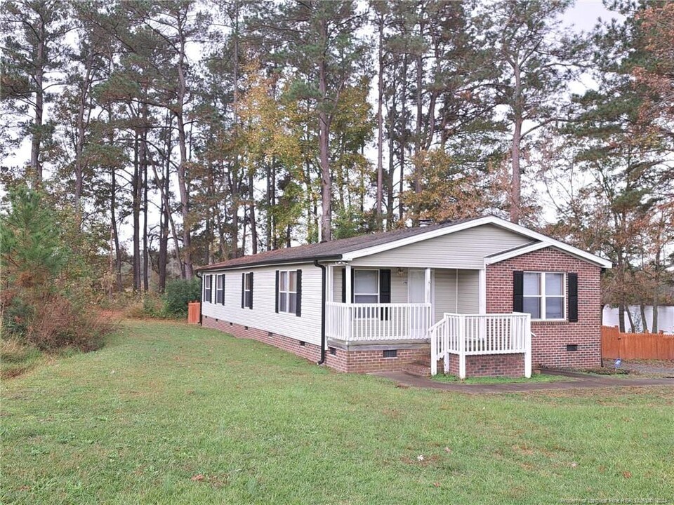 146 Farmhouse Ct in Sanford, NC - Building Photo