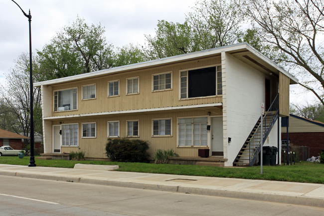 302-304 E Lindsey St in Norman, OK - Building Photo - Building Photo