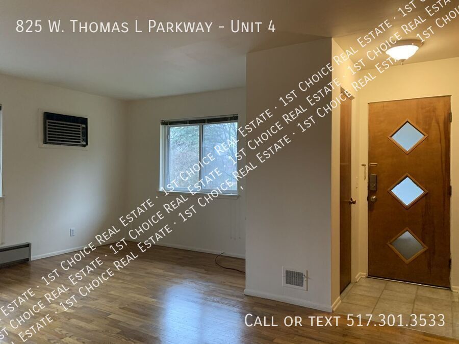 825 W Thomas L Pkwy in Lansing, MI - Building Photo