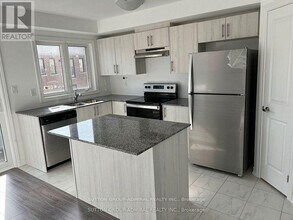 12 Pumpkin Cor Cres in Barrie, ON - Building Photo - Building Photo