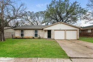 510 Durham Dr in Arlington, TX - Building Photo