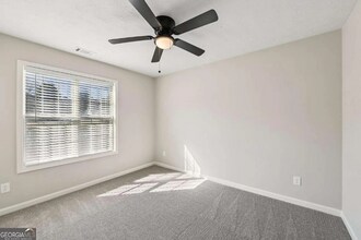 7091 Greenridge Dr in Loganville, GA - Foto de edificio - Building Photo