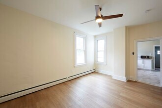 32 Garrett Ave in Bryn Mawr, PA - Building Photo - Building Photo