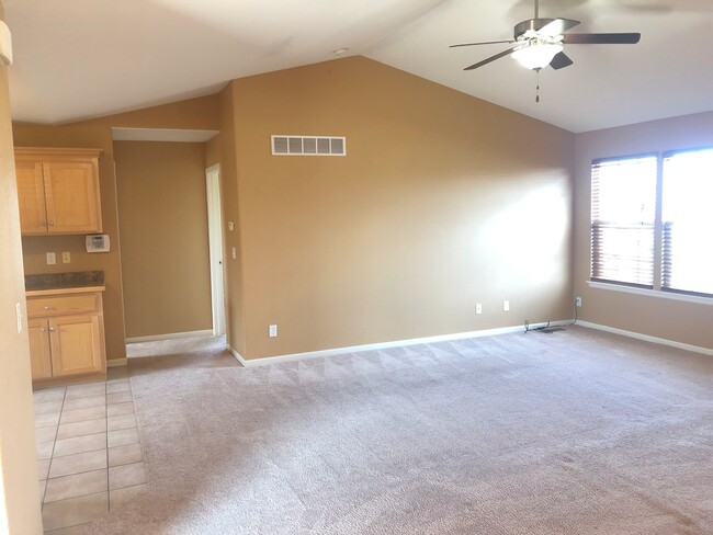 2114 Deer Trail in Junction City, KS - Building Photo - Building Photo